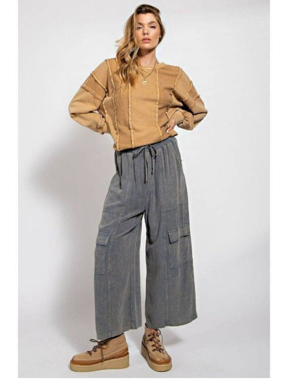 Easel It's All Good Mineral
Washed Cargo Wide Leg Pants in Washed Denim EB41457